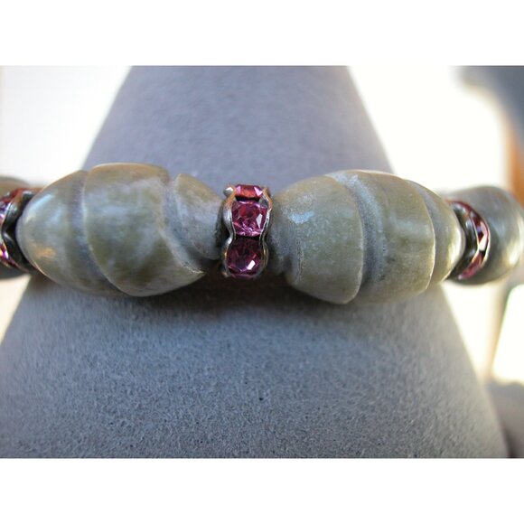 Green Stone Bead Bracelet With Red Crystal Accents On Stretchable Cord - Picture 2 of 2
